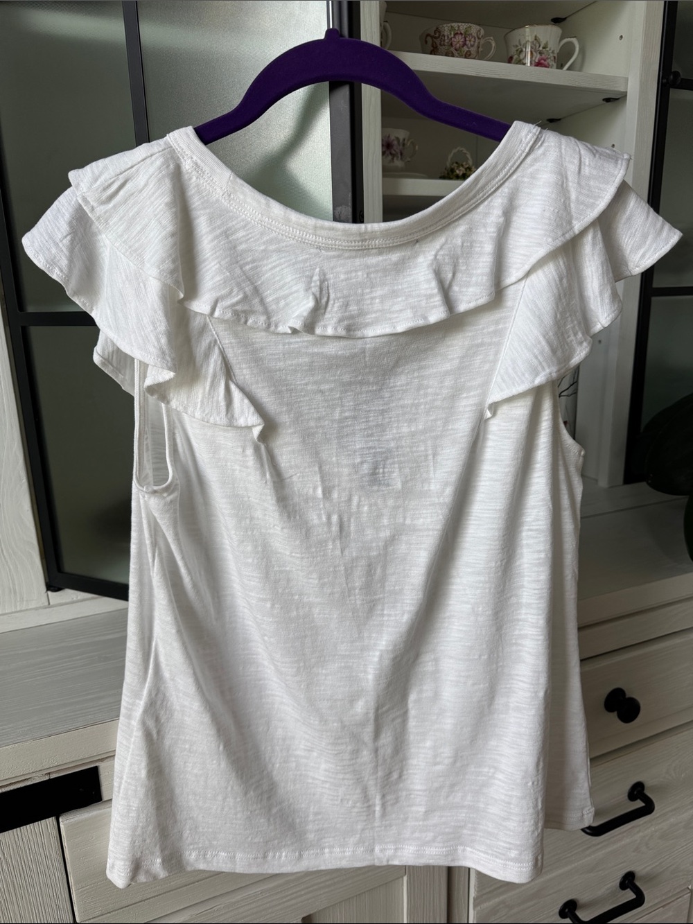 White ruffled V-neck Tee - Picture 3 of 5
